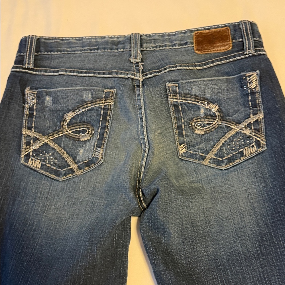 BKE Women's Cropped Ankle Jeans in Medium Blue with White Stitching
